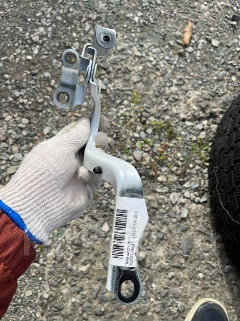 Петля капота правая Prius 50 55 51 белая купить во Владивостоке по цене ...