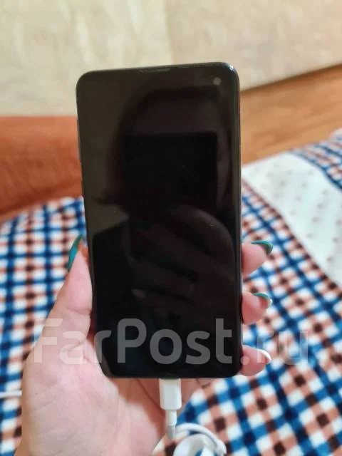 Samsung Galaxy S10e. �/�, �����������, 4G LTE, Dual-SIM, ����������, NFC ����