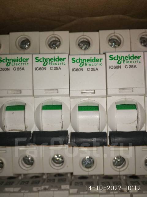 Продам автоматы Шнайдер 25ампер - Свет и электрика во Владивостоке