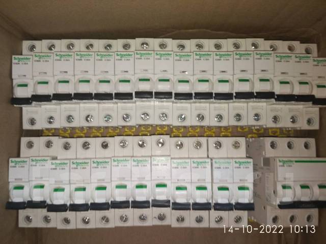 Продам автоматы Шнайдер 25ампер - Свет и электрика во Владивостоке