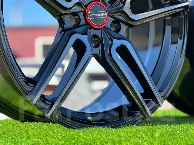 Vossen HF-1. 8.0x18", 5x112, ET40, �� 66,6���. ����