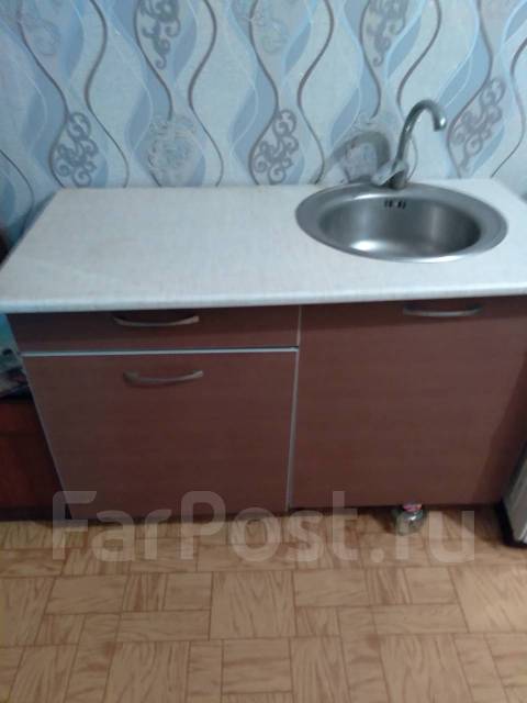 Продам кухонный рабочий стол с мойкой - Мебель в Уссурийске