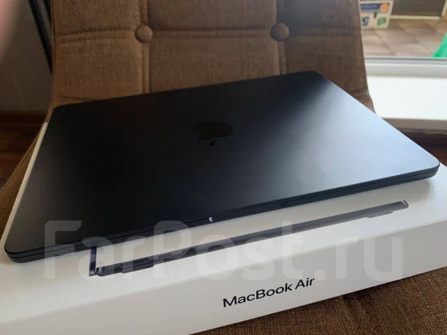 Apple MacBook Air 13 2022. 13.6", ��� 16 ��, ���� 1 000���, WiFi: 1, Bluetooth: 1 ����