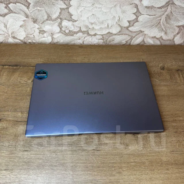 Huawei MateBook D 14. 14", 3,7����, ��� 8 ��, ���� 512���, WiFi: 1, Bluetooth: 1, ����������� �� 10��. ����
