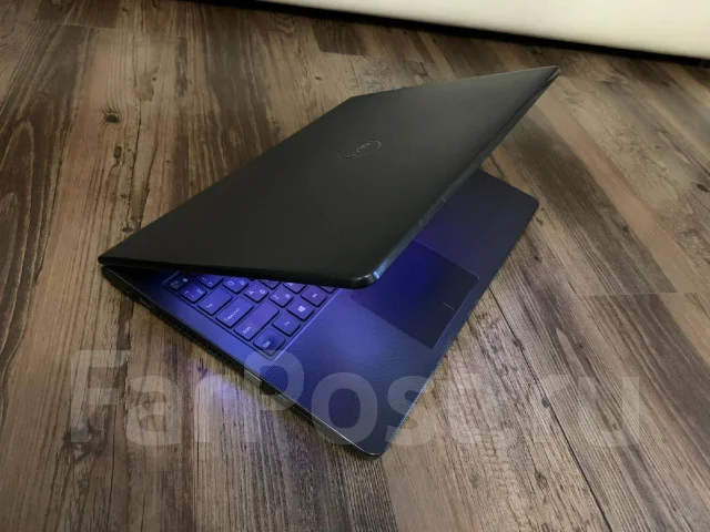 Dell. 15.6", 2,5����, ��� 8 ��, ���� 500���, WiFi: 1, Bluetooth: 1, ����������� �� 3��. ����