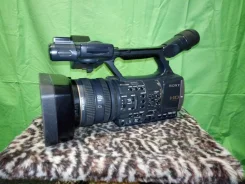 Sony HDR-AX2000E ����