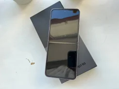 ������ Samsung Galaxy Z Flip3 ����