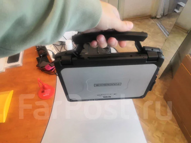 Panasonic Toughbook CF-20. 10.1", 1,1����, ��� 8 ��, ���� 256���, WiFi: 1, Bluetooth: 1 ����