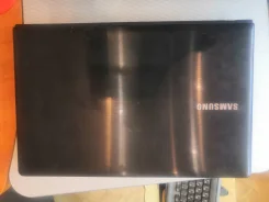 Samsung 310E5C. 15.6", 1,7����, ��� 4 ��, ���� 500���, WiFi: 1, Bluetooth: 1 ����