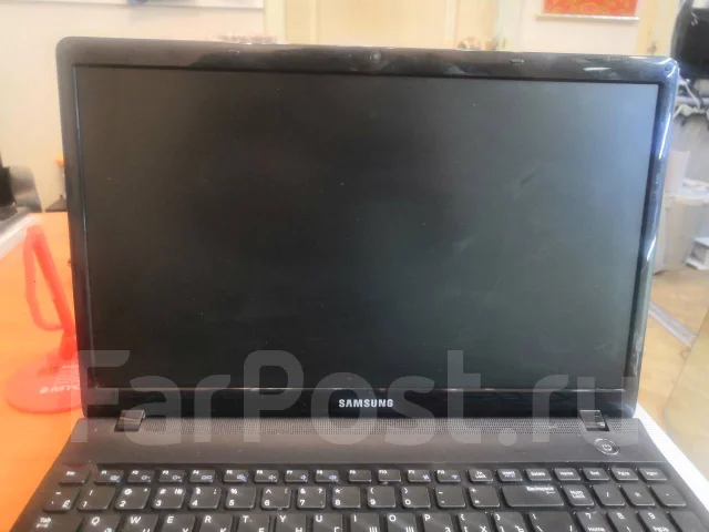 Samsung 310E5C. 15.6", 1,7����, ��� 4 ��, ���� 500���, WiFi: 1, Bluetooth: 1 ����