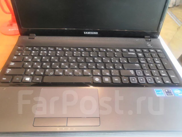 Samsung 310E5C. 15.6", 1,7����, ��� 4 ��, ���� 500���, WiFi: 1, Bluetooth: 1 ����