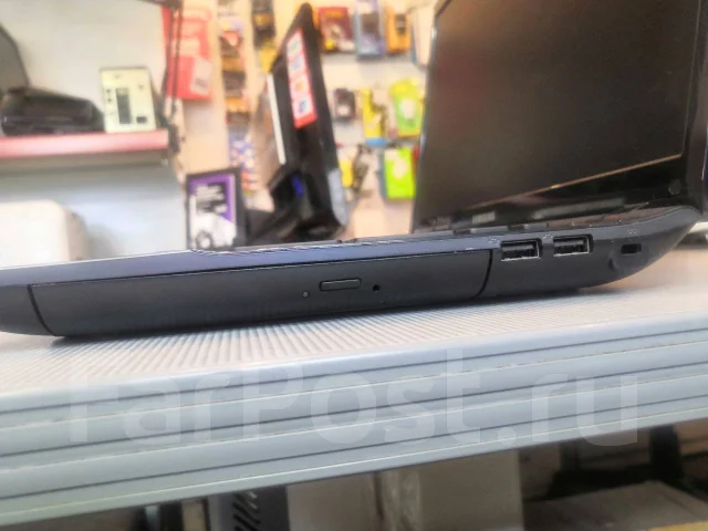 Samsung 310E5C. 15.6", 1,7����, ��� 4 ��, ���� 500���, WiFi: 1, Bluetooth: 1 ����