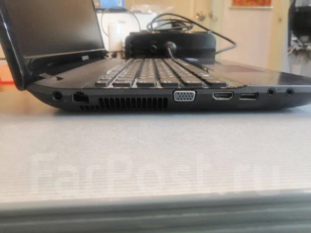 Samsung 310E5C. 15.6", 1,7����, ��� 4 ��, ���� 500���, WiFi: 1, Bluetooth: 1 ����