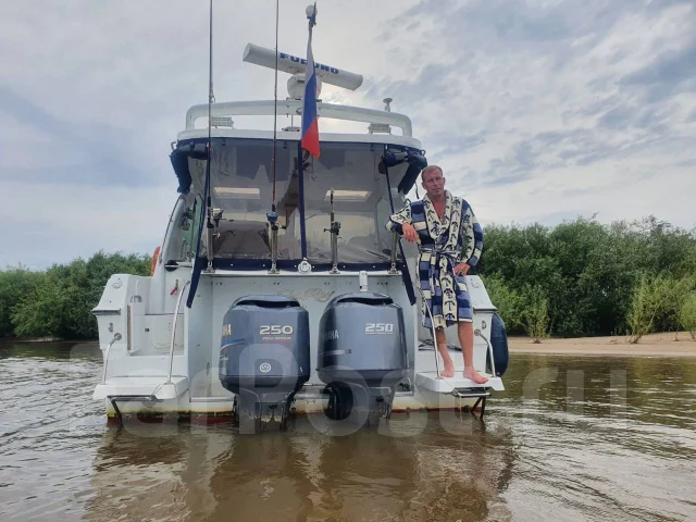 Searay. 2000 ���, ����� 11��., ��������� ���������, 500��.�., ������ ����
