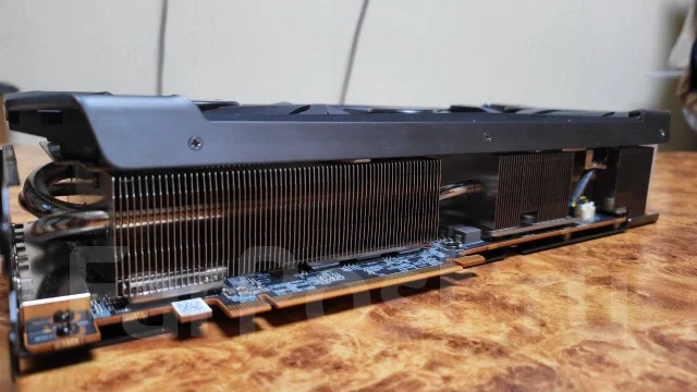 Radeon RX 6800 XT ����