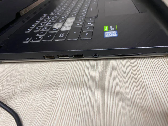 Asus ROG Strix. ���� 512���, WiFi: 1, Bluetooth: 1 ����