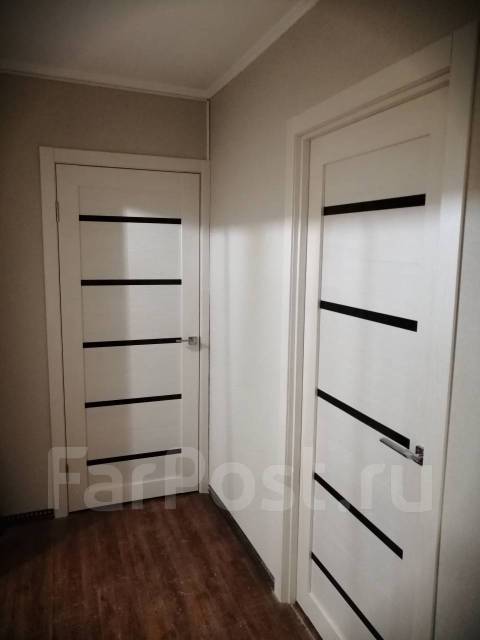 Установка межкомнатных дверей, врезка замков, отделка откосов, плотник ...