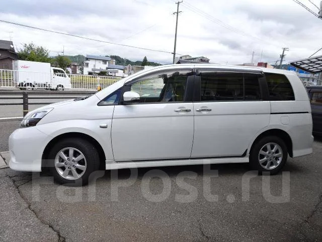 Toyota Isis. ��������, 4wd, 1.8 (130��.�.), ������, 74 000����. ��, �/�. ��� ����� �� ������������ ����
