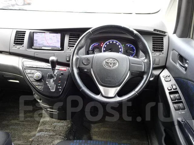 Toyota Isis. ��������, 4wd, 1.8 (130��.�.), ������, 74 000����. ��, �/�. ��� ����� �� ������������ ����