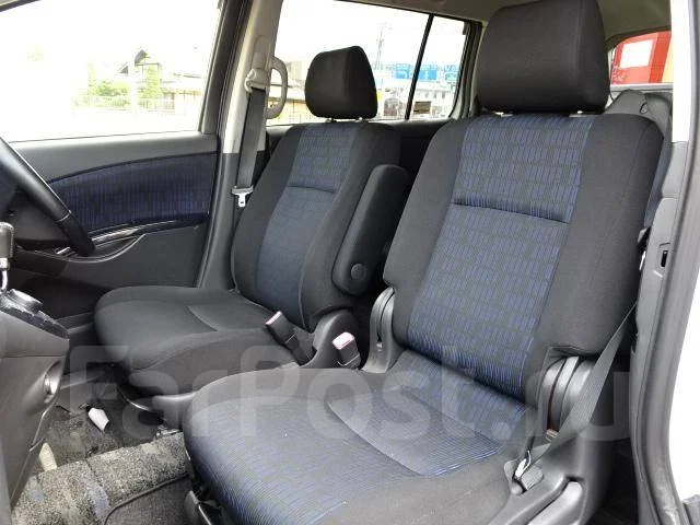 Toyota Isis. ��������, 4wd, 1.8 (130��.�.), ������, 74 000����. ��, �/�. ��� ����� �� ������������ ����