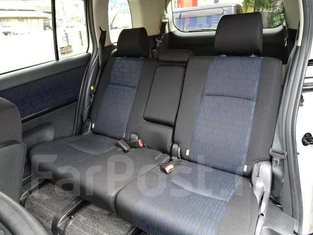 Toyota Isis. ��������, 4wd, 1.8 (130��.�.), ������, 74 000����. ��, �/�. ��� ����� �� ������������ ����