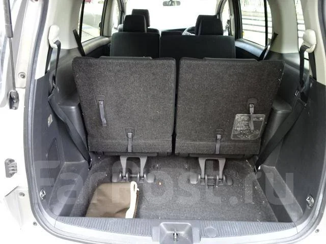 Toyota Isis. ��������, 4wd, 1.8 (130��.�.), ������, 74 000����. ��, �/�. ��� ����� �� ������������ ����