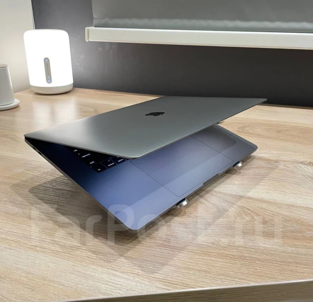 Apple MacBook Pro 15. 15.4", 2,9����, ��� 16 ��, ���� 512���, WiFi: 1, Bluetooth: 1 ����
