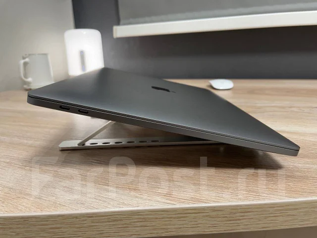 Apple MacBook Pro 15. 15.4", 2,9����, ��� 16 ��, ���� 512���, WiFi: 1, Bluetooth: 1 ����