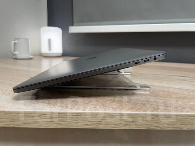 Apple MacBook Pro 15. 15.4", 2,9����, ��� 16 ��, ���� 512���, WiFi: 1, Bluetooth: 1 ����