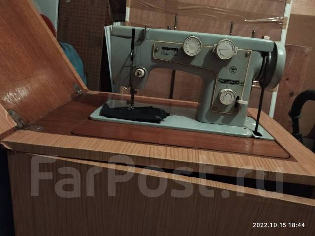 Швейная машина, б/у, в наличии. Цена: 2 000₽ во Владивостоке