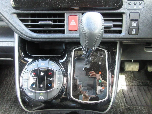 Toyota Voxy. ��������, 4wd, 2.0 (152��.�.), ������, 27 000����. ��, �/�. ��� ����� �� ������������ ����