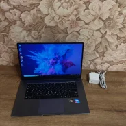 Honor MagicBook 15. 15.6", 3,7����, ��� 8 ��, ���� 256���, WiFi: 1, Bluetooth: 1, ����������� �� 8��. ����