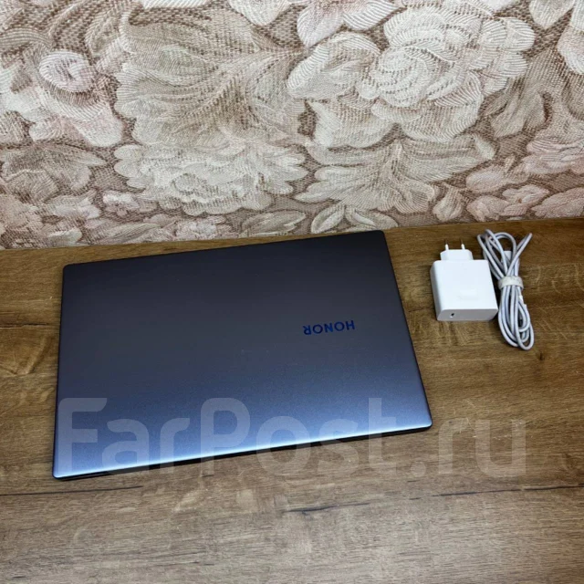 Honor MagicBook 15. 15.6", 3,7����, ��� 8 ��, ���� 256���, WiFi: 1, Bluetooth: 1, ����������� �� 8��. ����