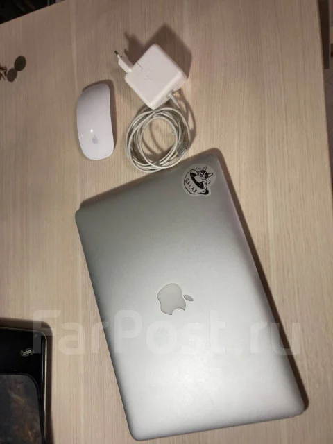Apple MacBook Air 13 2015 Early. 13.3", 1,6����, ��� 4 ��, ���� 128���, WiFi: 1, Bluetooth: 1 ����