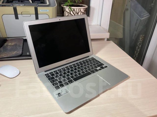 Apple MacBook Air 13 2015 Early. 13.3", 1,6����, ��� 4 ��, ���� 128���, WiFi: 1, Bluetooth: 1 ����