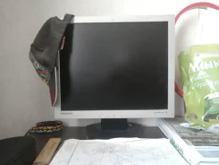 Samsung. 17", ���������� OLED ����
