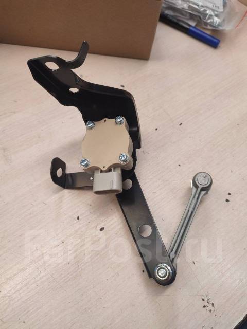 Датчик контроля высоты кузова 89407-60010 Land Cruiser HDJ100 купить в ...