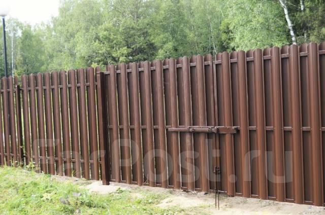 Забор из евроштакетника «шахматка» с покрытием \"под дерево ...