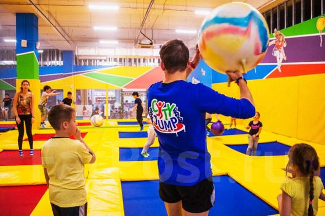 Инструктор батутного центра, работа в ООО "Деловые люди" во ...
