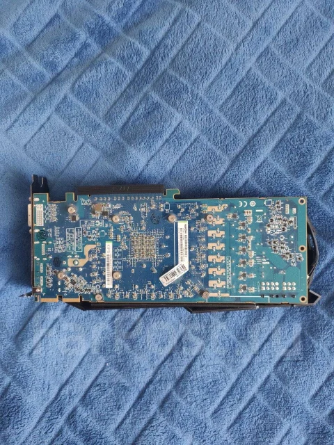 Radeon HD 7950 ����