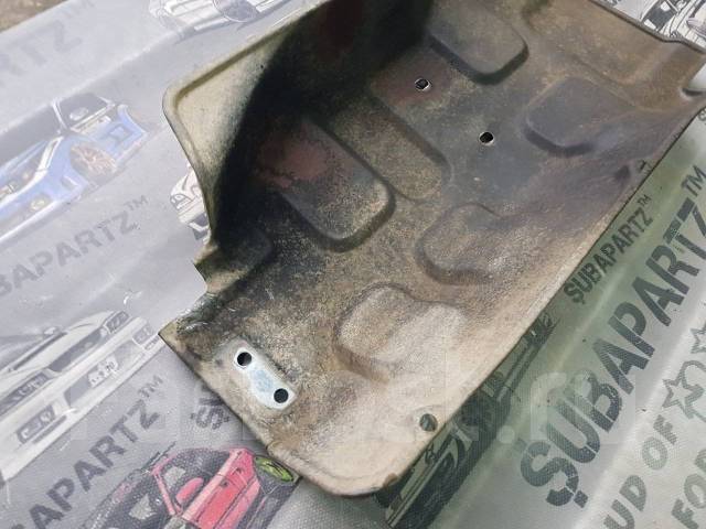 Тепловой экран над глушителем, Mitsubishi Delica PE8W 4M40 1995 купить ...