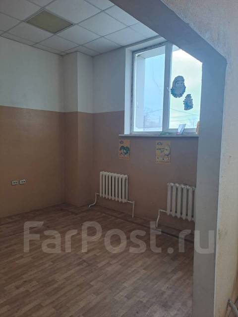 Помещение с отдельным входом и сан узлом под магазин, парикмахерскую ...