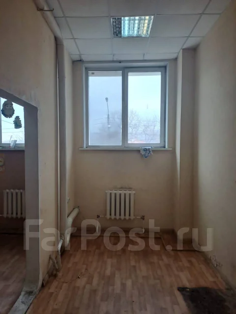 Помещение с отдельным входом и сан узлом под магазин, парикмахерскую ...