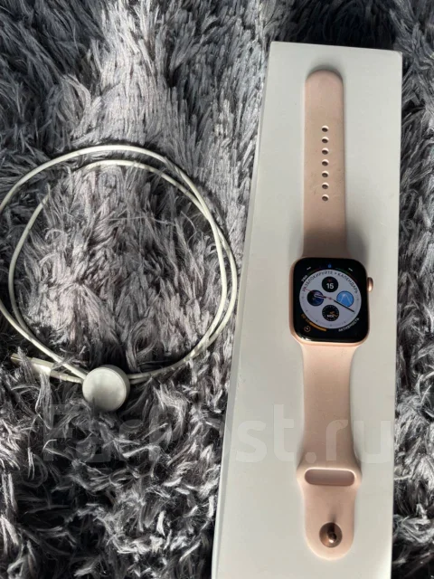 Apple Watch Series 4. GPS ����