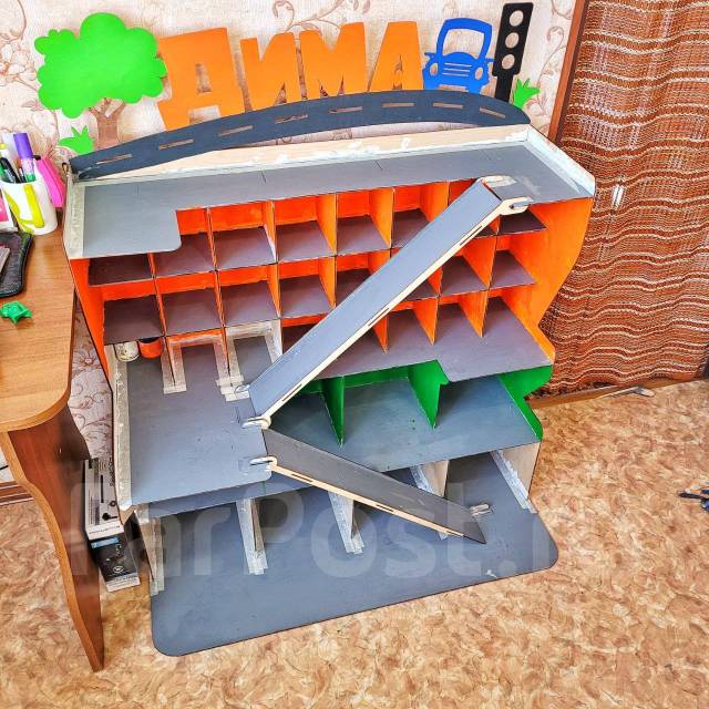 Детская парковка для машин - Игрушки в Уссурийске