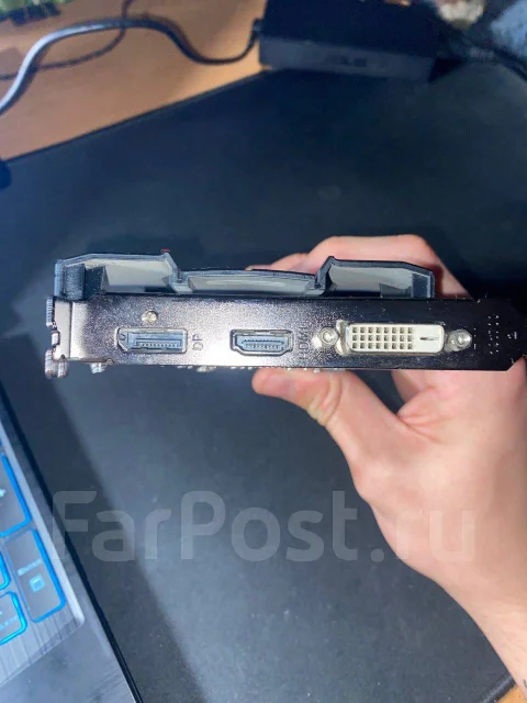 Radeon RX 550 ����