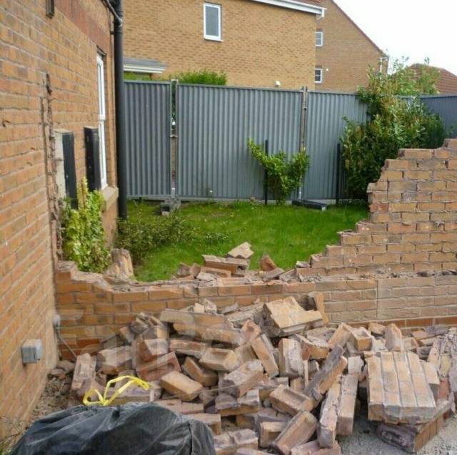 Демонтаж старых заборов: из бетона, профнастила, дерева - Обустройство ...