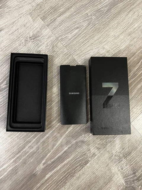 Samsung Galaxy Z Flip3 5G. �/�, ������, 3G, 4G LTE, 5G, NFC ����