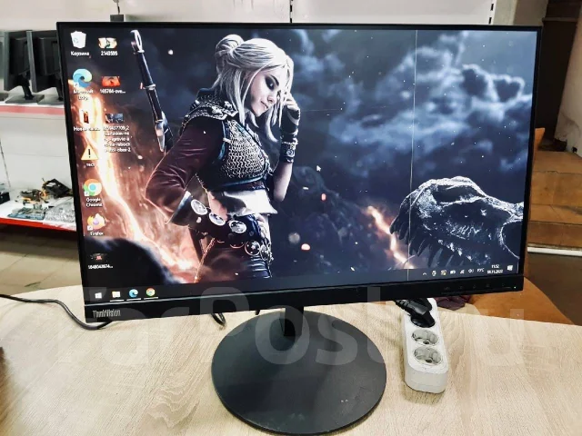 Lenovo. 24" ����