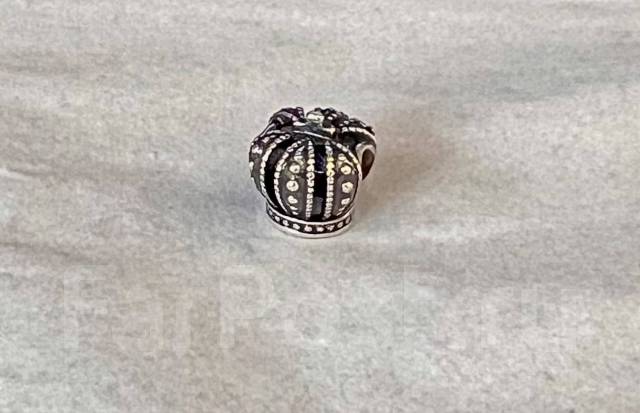 Продам шарм корона Pandora оригинал, женщине, б/у, в наличии. Цена: 1 500₽ во Владивостоке